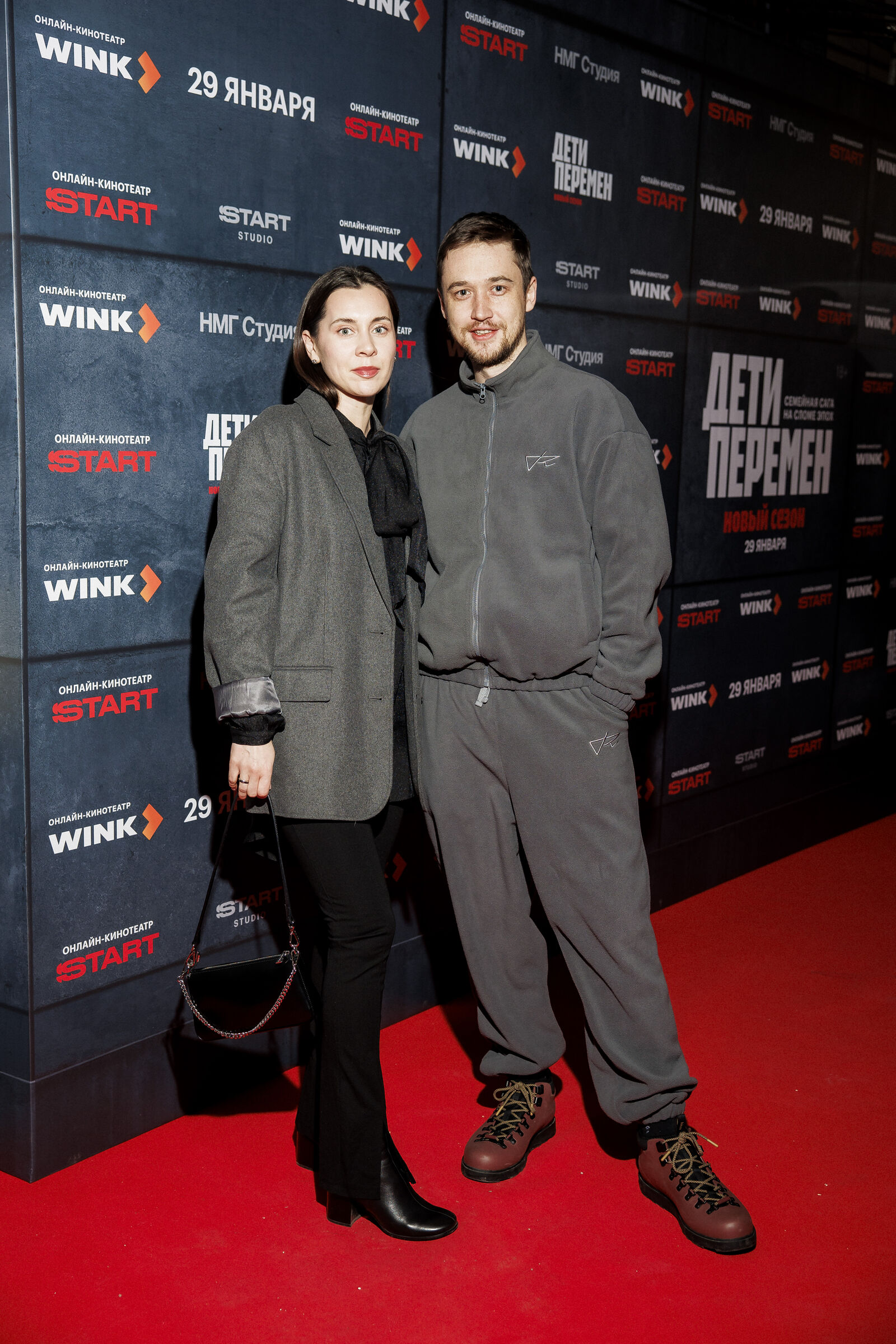 Виктория Исакова с мамой, Рузиль Минекаев и Сергей Гилев  &mdash; с женами: семейный выход на светской премьере нового сезона "Детей перемен"