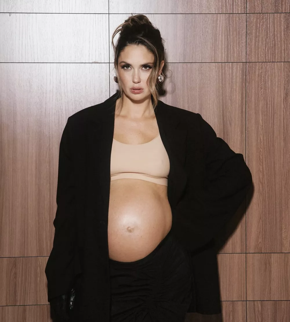 Агата Муцениеце раскрыла, сколько килограммов набрала во время беременности