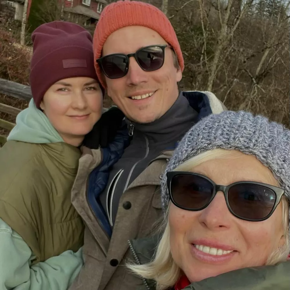 Алена Свиридова теперь бабушка &mdash; певица впервые показала маленькую внучку