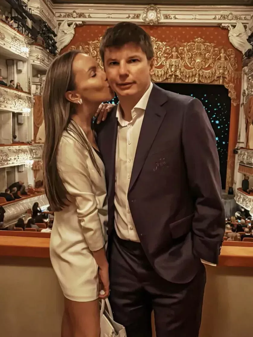 Андрей Аршавин вышел в свет с матерью своего шестого ребенка: фото