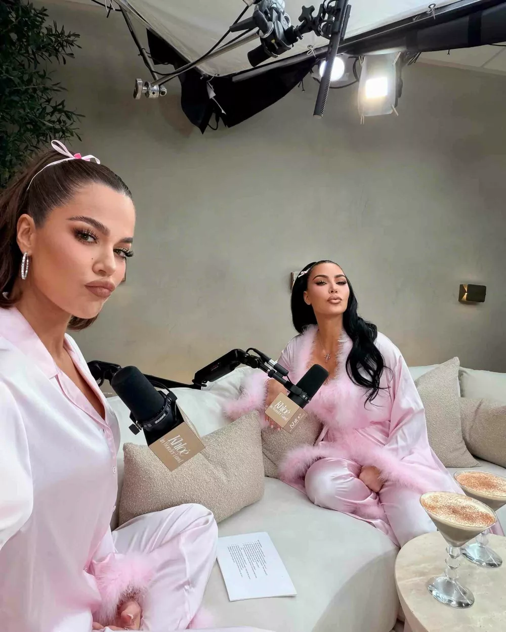 Что нового в соцсетях:  Джей Ло проводит урок по мейкапу, а Белла Хадид загорает на яхте в бикини