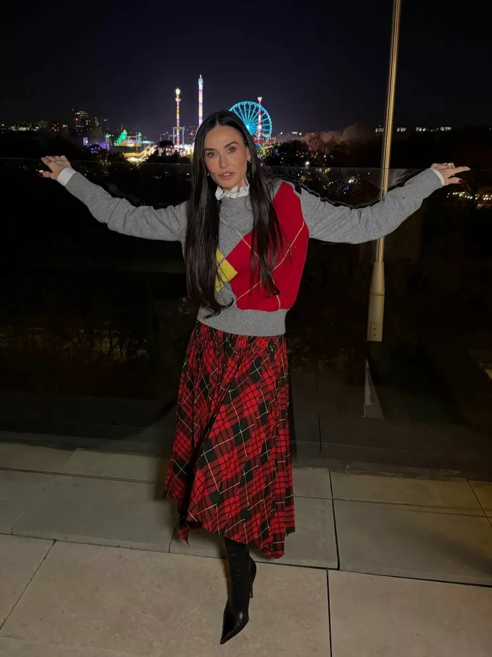 Деми Мур поделилась секретом идеально гладких волос