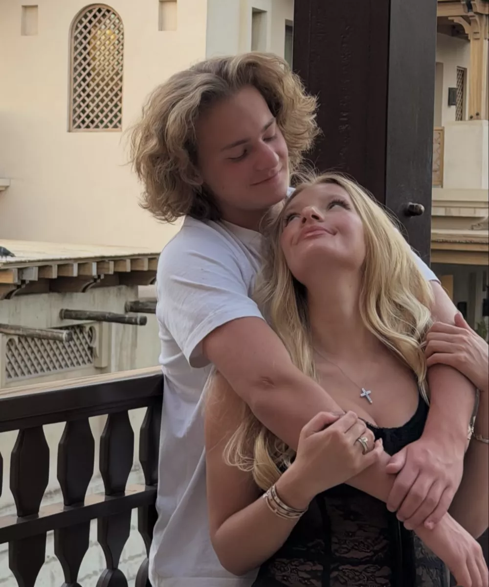 Дочь Дмитрия Пескова Елизавета обнародовала редкие кадры с братом