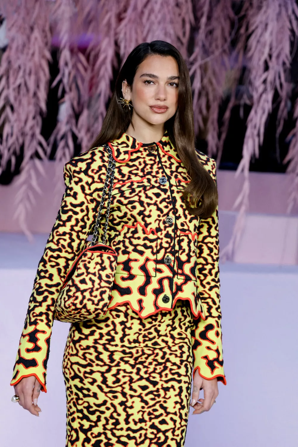 Дуа Липа, Николь Кидман и Маргарет Куолли на показе Chanel Дуа Липа, Николь Кидман и Маргарет Куолли на показе Chanel