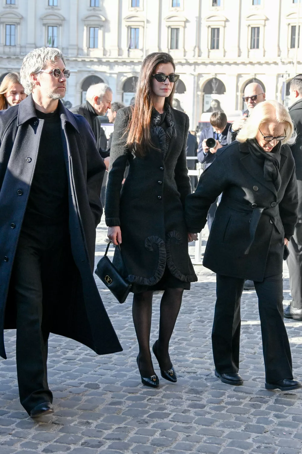 Наталья Водянова, Анна Винтур, Энн Хэтэуэй и Алессандро Микеле на прощании с Валентино Гаравани