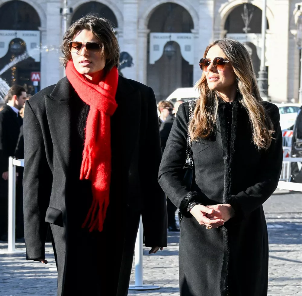 Наталья Водянова, Анна Винтур, Энн Хэтэуэй и Алессандро Микеле на прощании с Валентино Гаравани