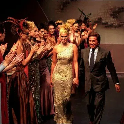 Гвинет Пэлтроу, Сара Джессика Паркер и другие селебрити вспоминают Валентино Гаравани