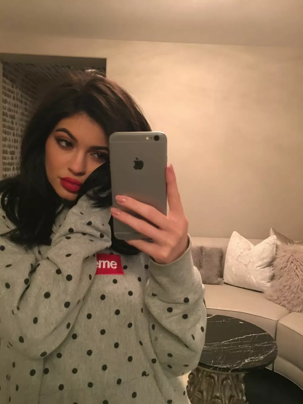 Хейли Бибер, Кайли Дженнер, Лили Коллинз: почему все помешались на 2016-м?