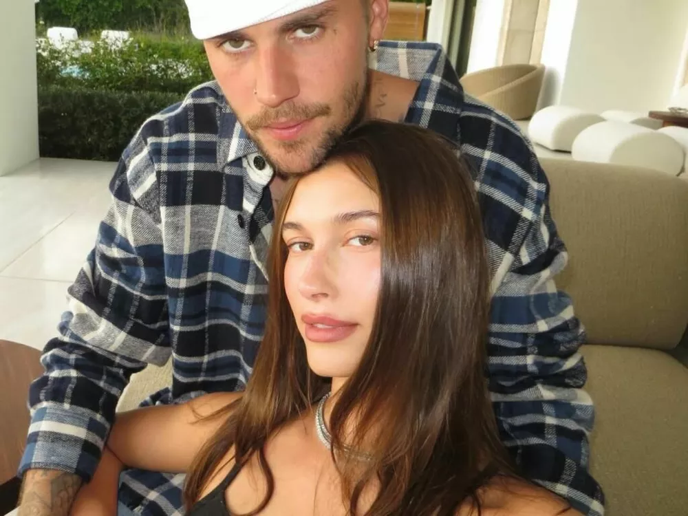 Хейли Бибер отреагировала на слухи о манипуляциях в браке