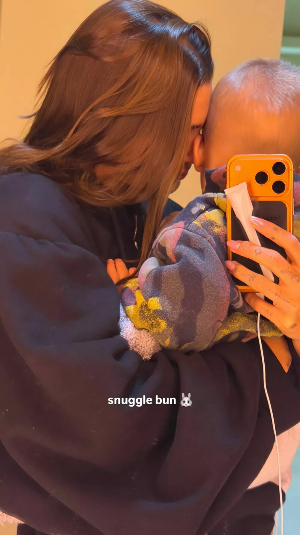 Хейли Бибер выложила редкое селфи с сыном