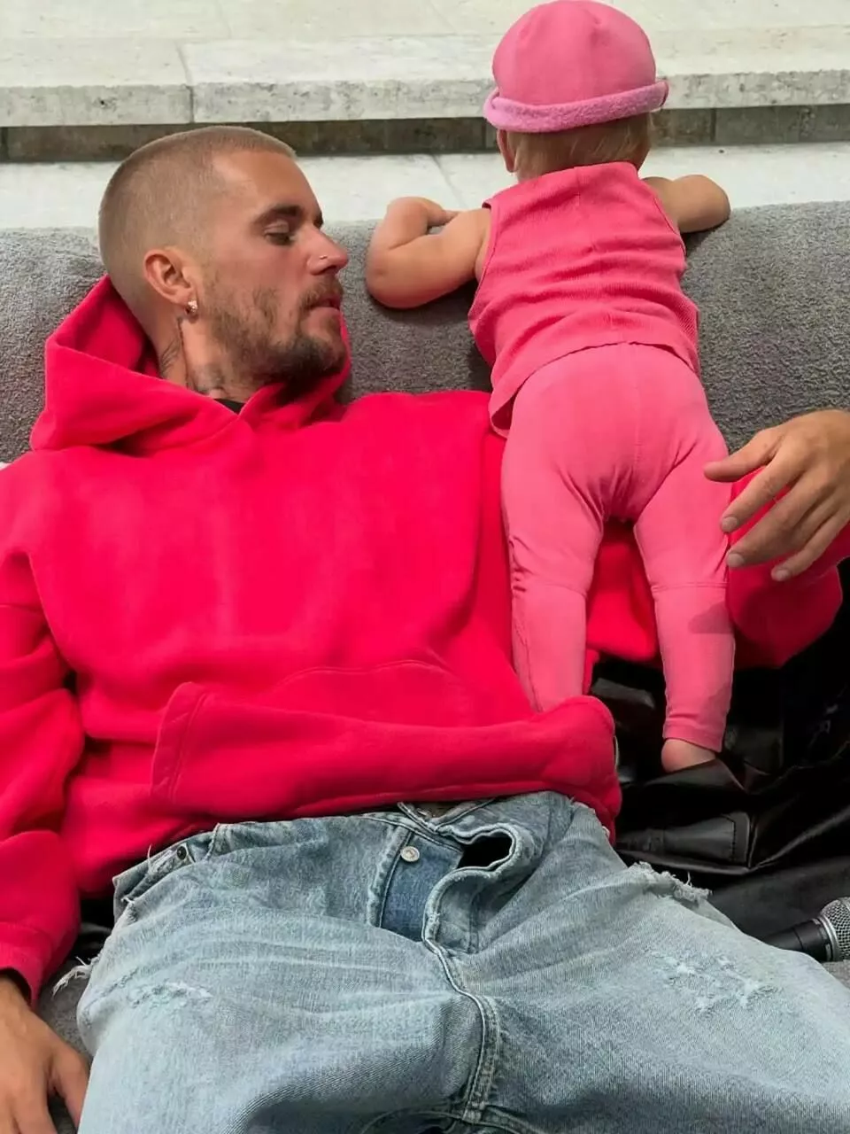 Хейли Бибер впервые рассказала о внешности сына: "Вылитый папа"