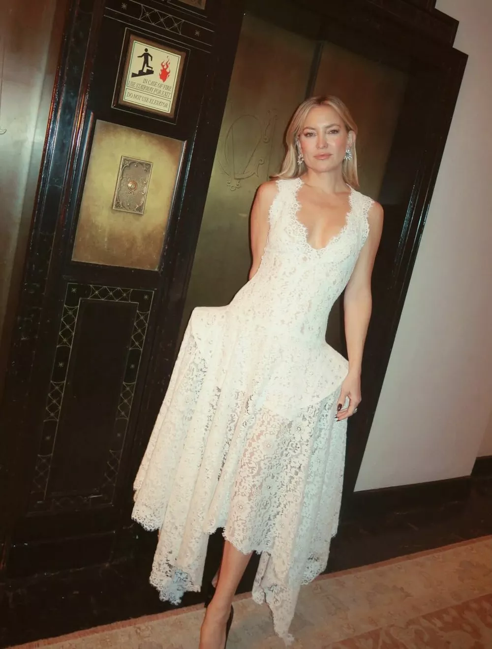 Кейт Хадсон посетила вечеринку "Золотого глобуса" в белых кружевах