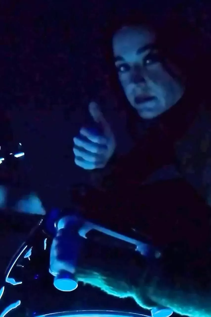 Кэти Перри поучаствовала в популярном челлендже в Диснейленде