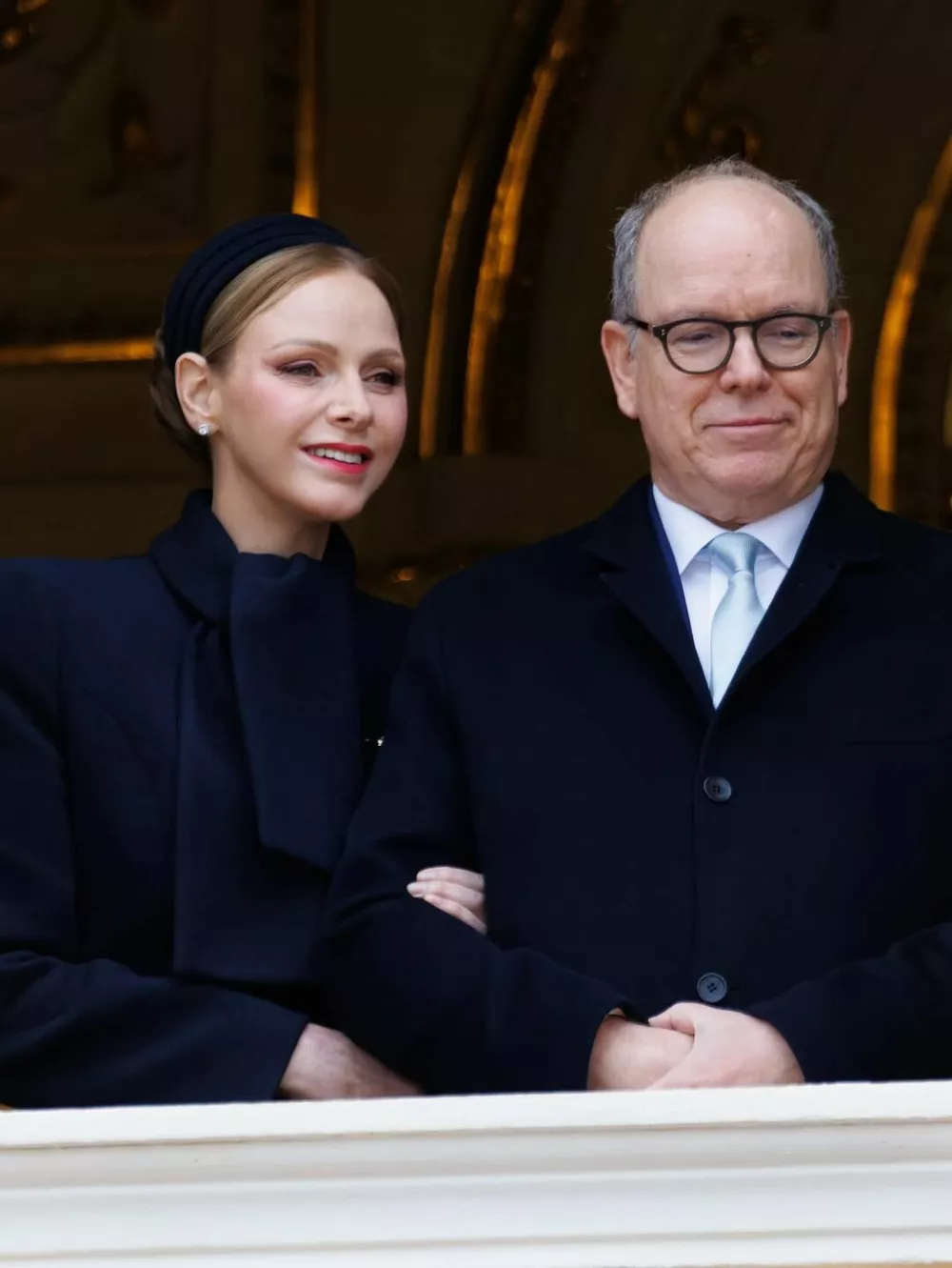 Князь Монако Альбер II и княгиня Шарлен вышли в свет по особому поводу