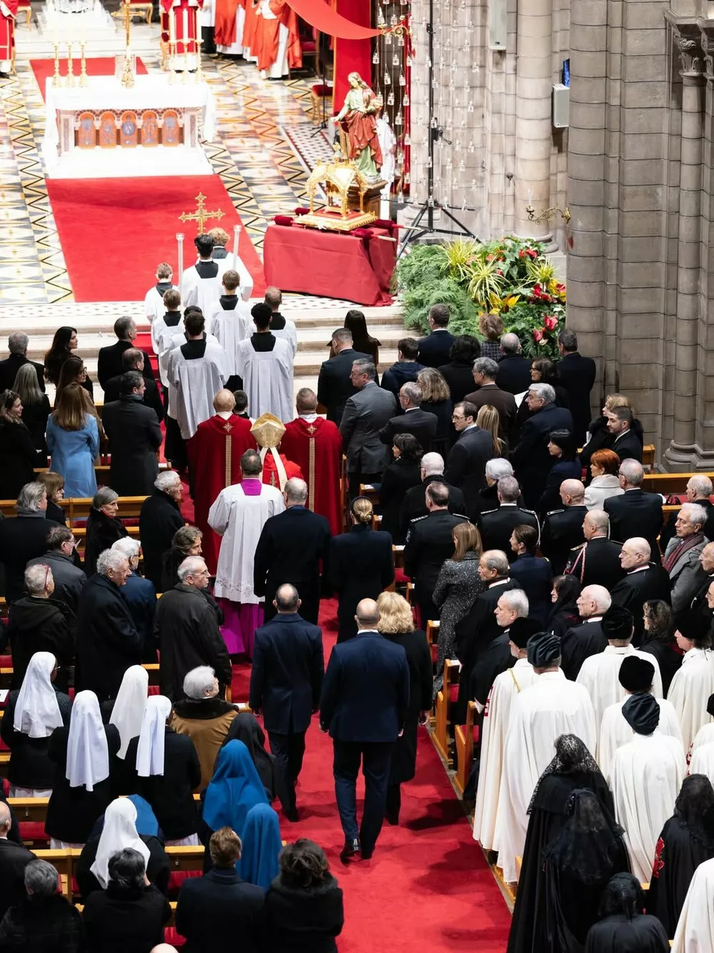 Князь Монако Альбер II и княгиня Шарлен вышли в свет по особому поводу