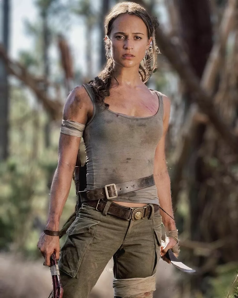 Конкурентка Джоли: Софи Тернер показала первое фото в образе Лары Крофт