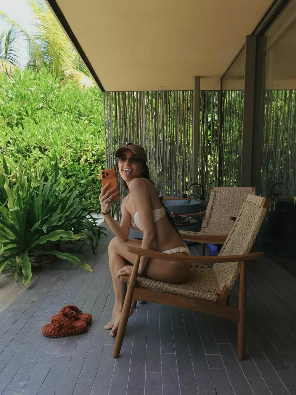 Мари Краймбрери показала фигуру в купальнике через 8 месяцев после родов