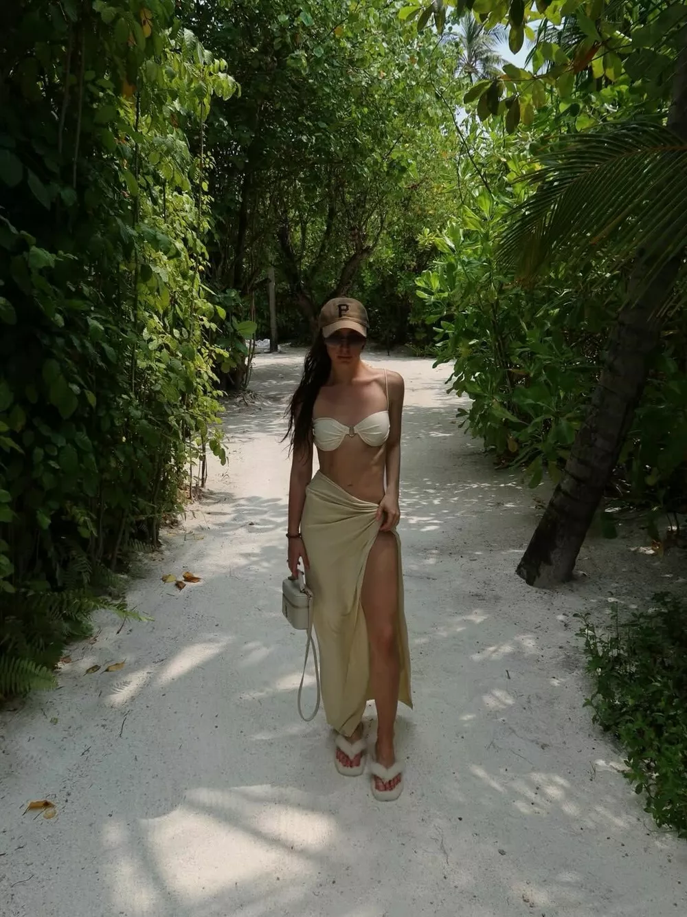 Мари Краймбрери показала фигуру в купальнике через 8 месяцев после родов