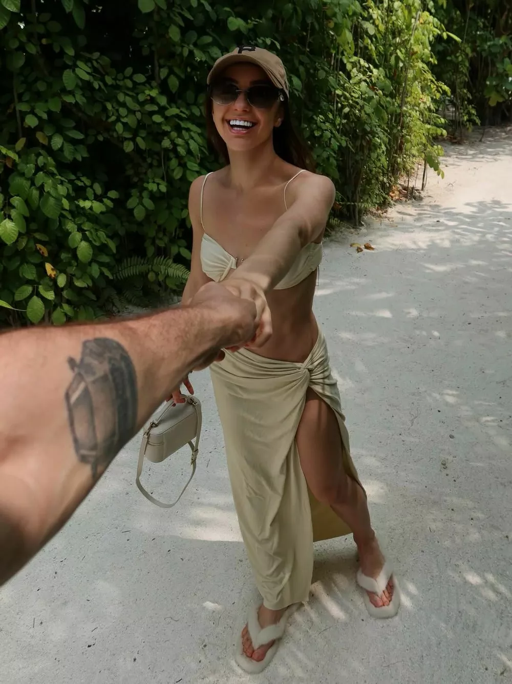 Мари Краймбрери показала фигуру в купальнике через 8 месяцев после родов