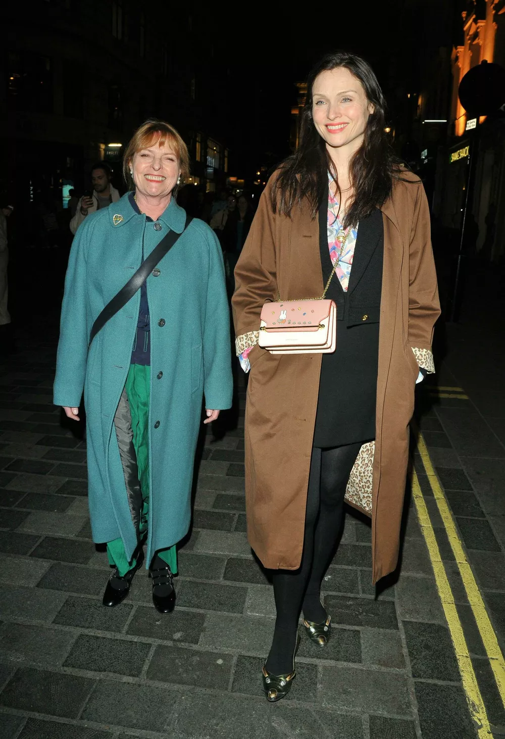 Мать Софи Эллис-Бекстор много лет скрывала от звезды правду о ее неродившихся братьях и сестрах Мать Софи Эллис-Бекстор много лет скрывала от звезды правду о ее неродившихся братьях и сестрах