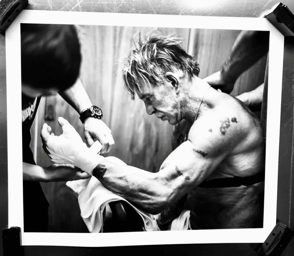 Микки Рурк пытается вернуть деньги, собранные для него фанатами &mdash; подробности