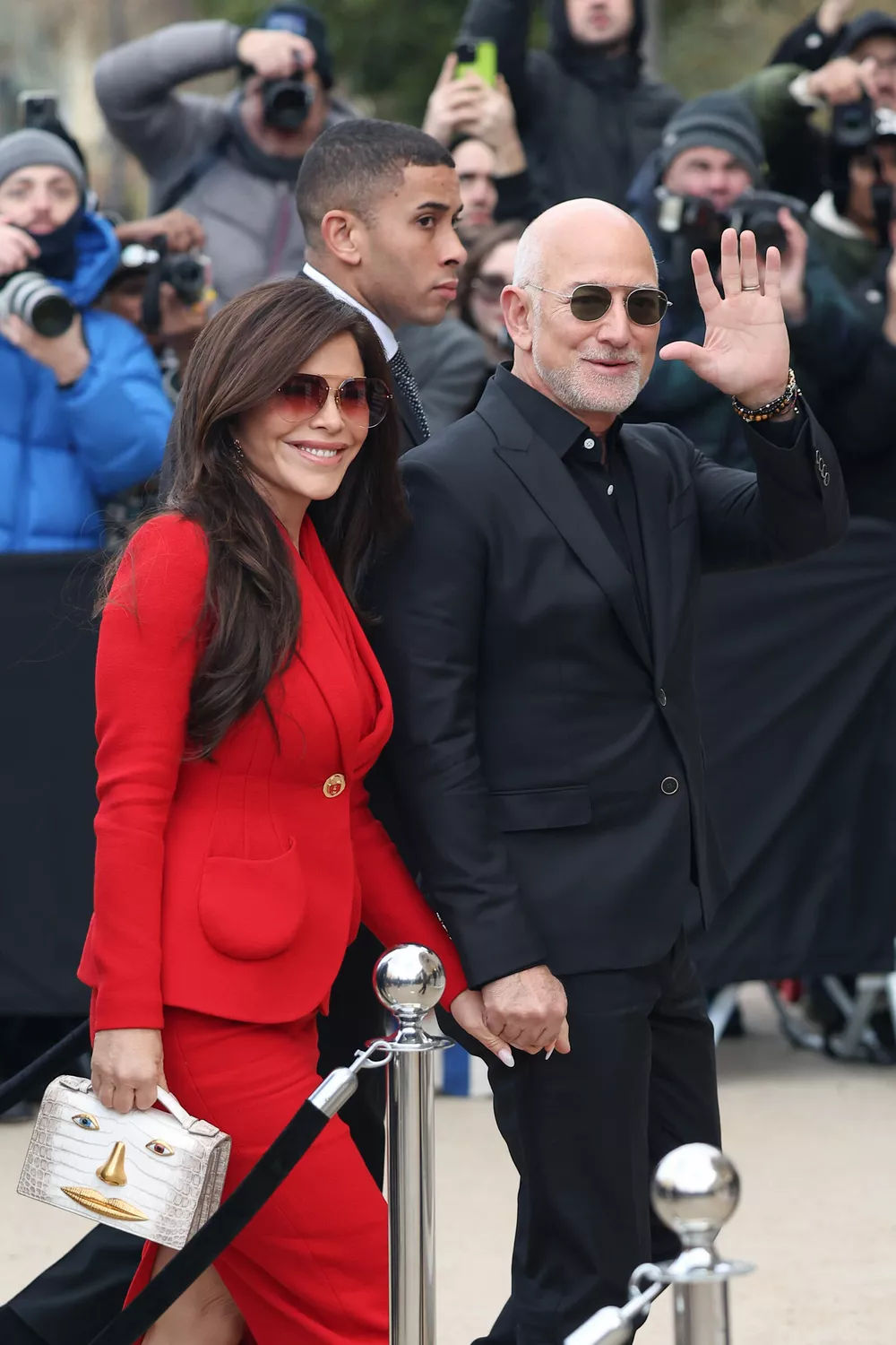 Образ дня: Лорен Санчес в ярко-красном костюме на Неделе моды