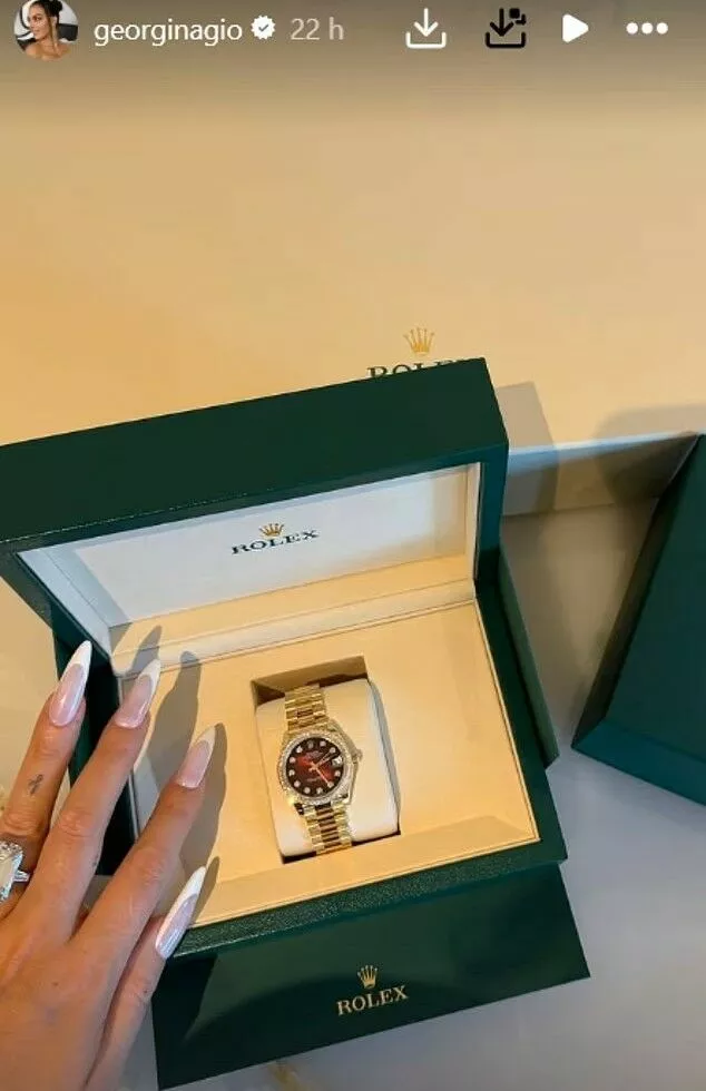 Роналду преподнес невесте подарок мечты стоимостью 3,5 млн рублей