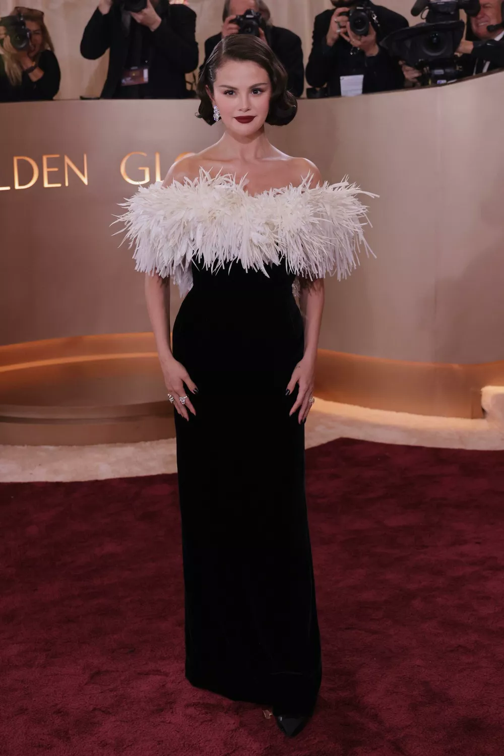 От Селены Гомес до Нины Добрев: cамые хорошо одетые знаменитости января