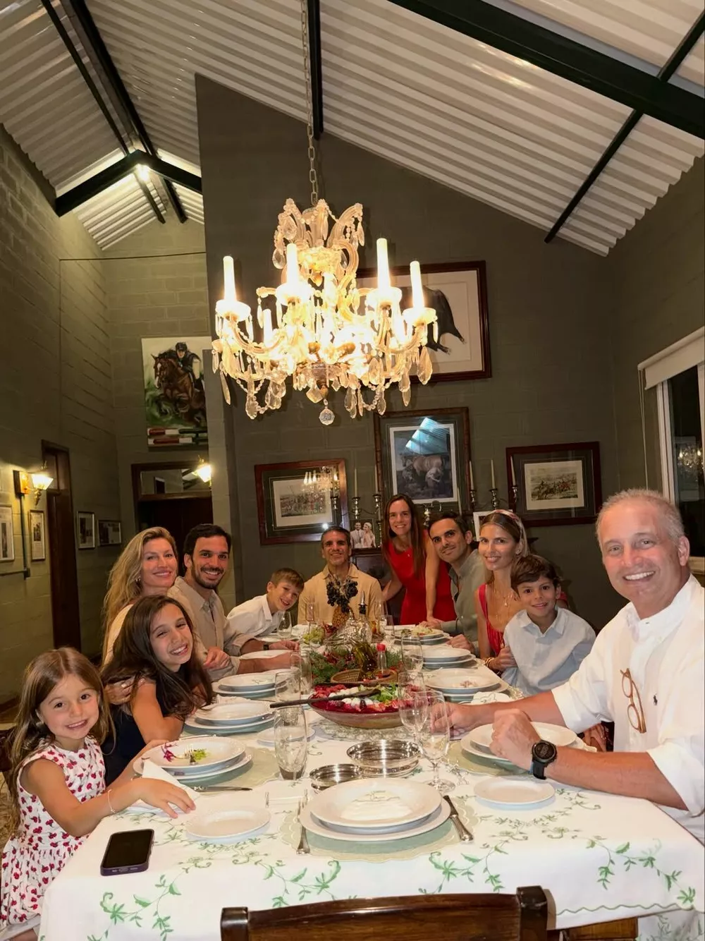 Семья Жизель Бюндхен обеспокоена ее новым браком с "парнем без гроша в кармане" Семья Жизель Бюндхен обеспокоена ее новым браком с "парнем без гроша в кармане"