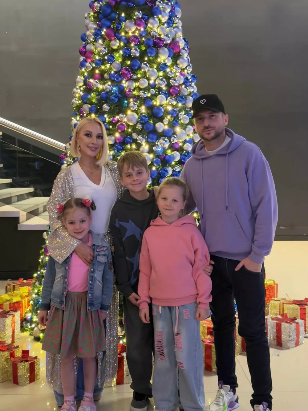 Сергей Лазарев и Лера Кудрявцева сводили детей на елку в Дубае