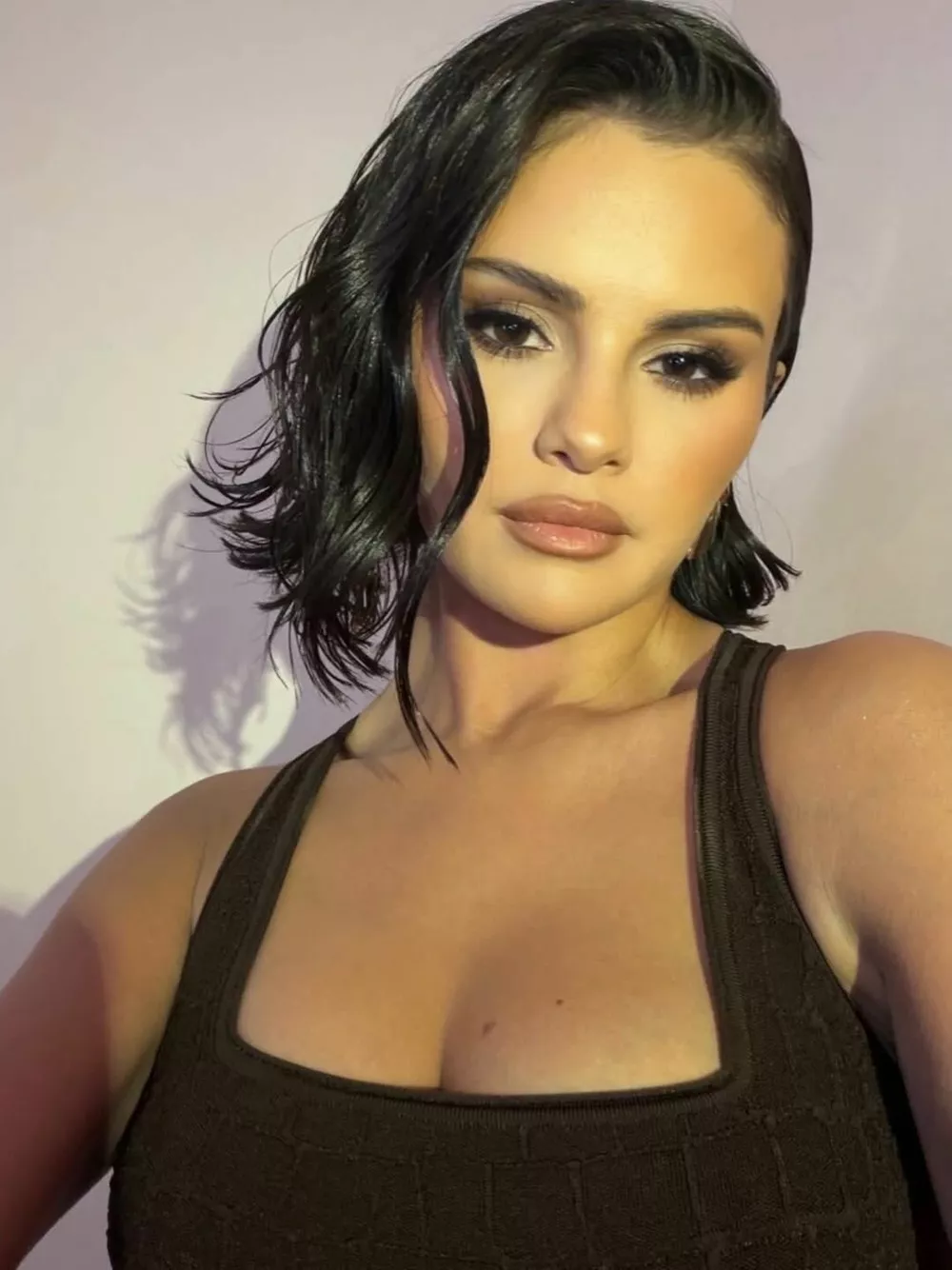 Сияющий макияж суперзвезды на примере Селены Гомес