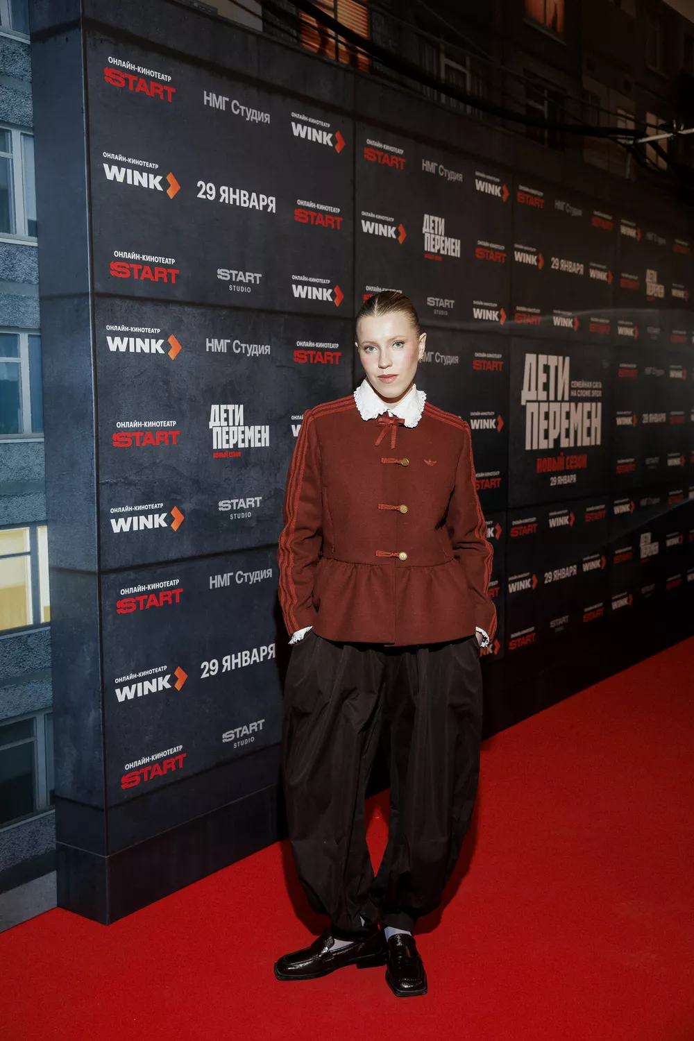 Виктория Исакова с мамой, Рузиль Минекаев и Сергей Гилев  &mdash; с женами: семейный выход на светской премьере нового сезона "Детей перемен"