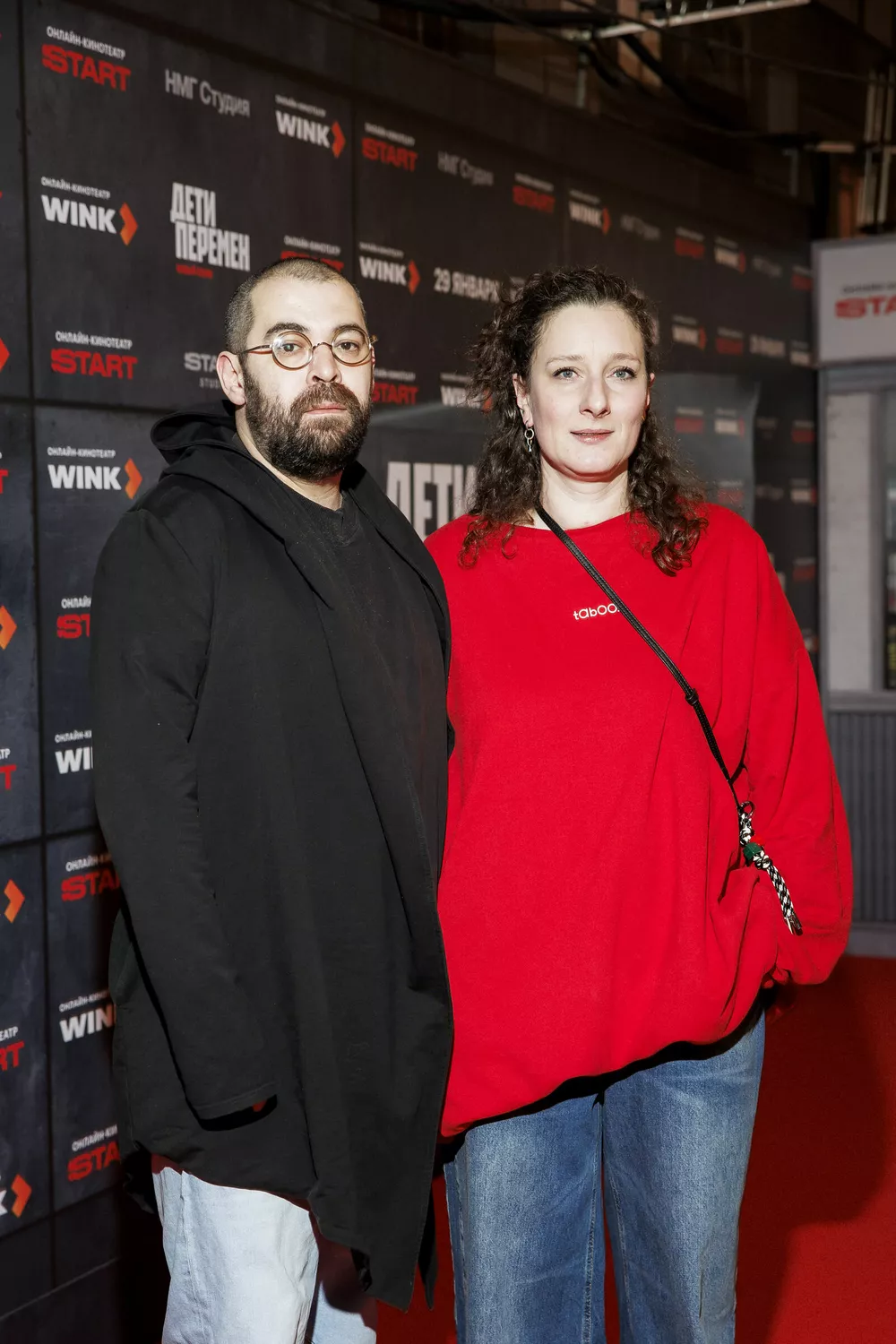 Виктория Исакова с мамой, Рузиль Минекаев и Сергей Гилев  &mdash; с женами: семейный выход на светской премьере нового сезона "Детей перемен"