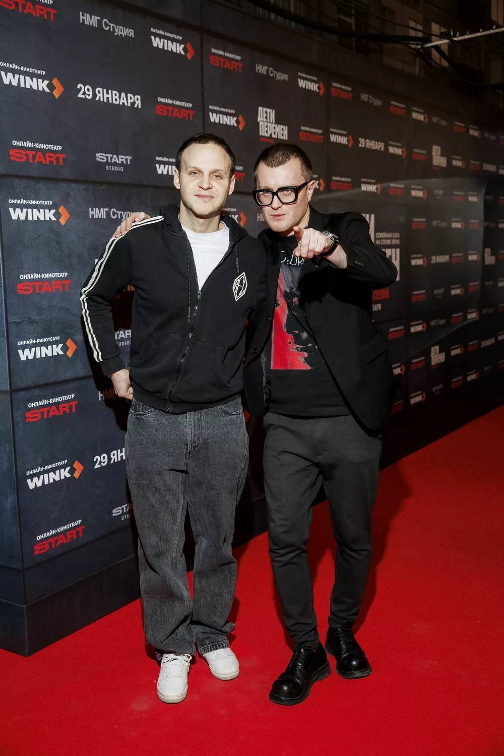 Виктория Исакова с мамой, Рузиль Минекаев и Сергей Гилев  &mdash; с женами: семейный выход на светской премьере нового сезона "Детей перемен"