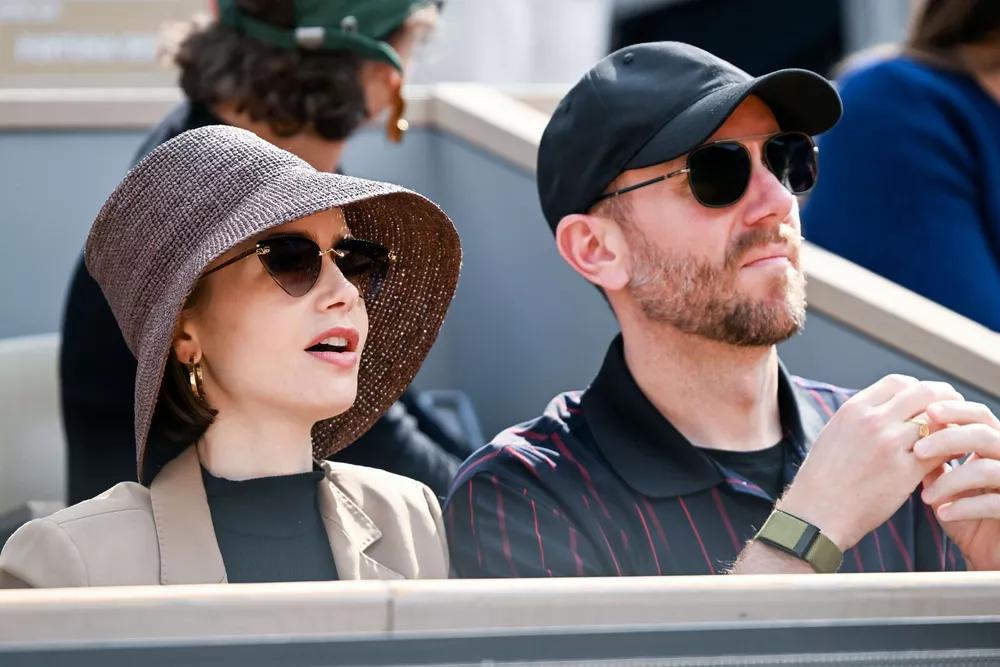 Звезда "Эмили в Париже" Лили Коллинз показала редкие фото годовалой дочери Звезда "Эмили в Париже" Лили Коллинз показала редкие фото годовалой дочери