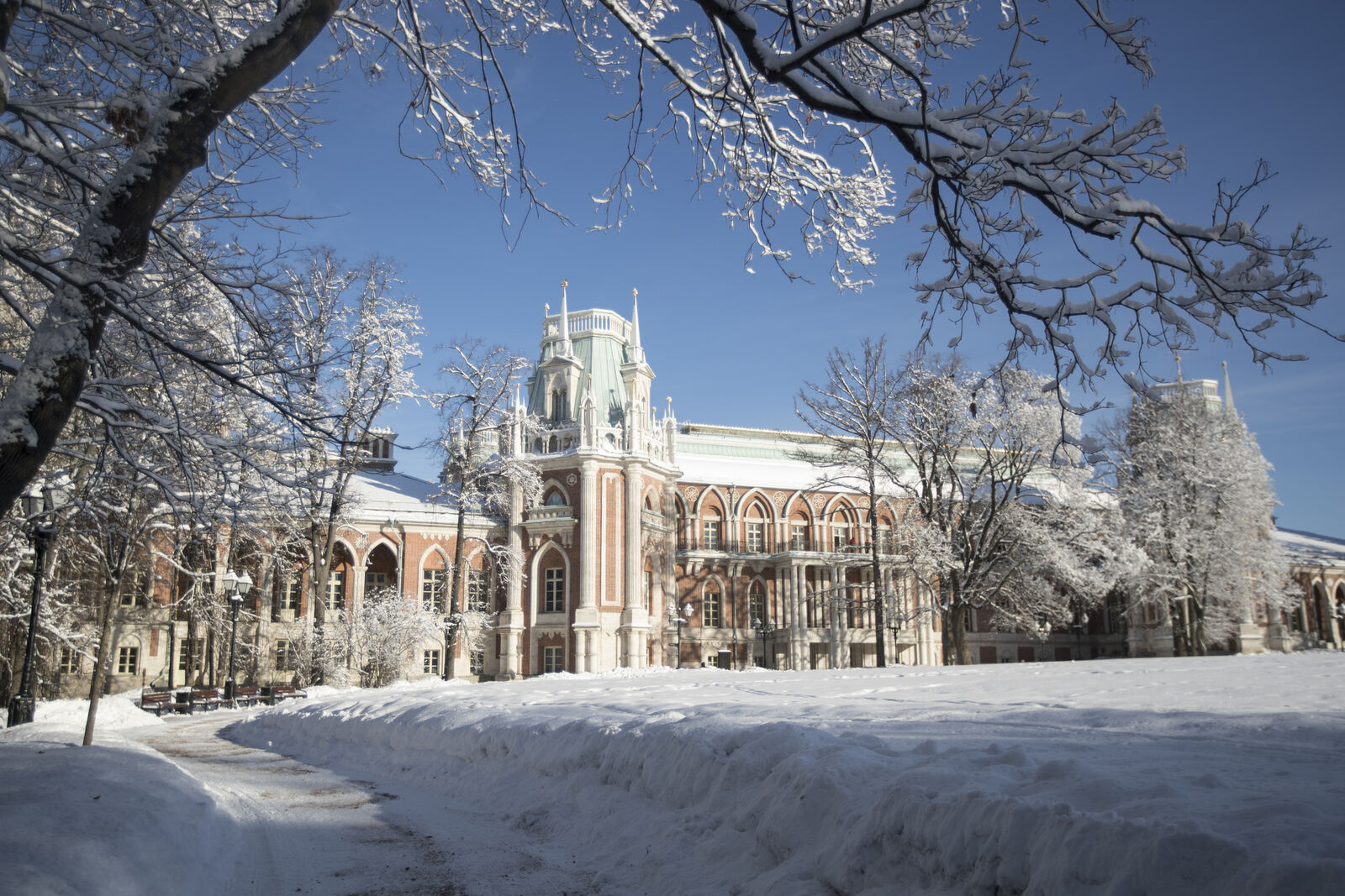 Только вдвоем:  где провести День всех влюбленных в Москве в этом году