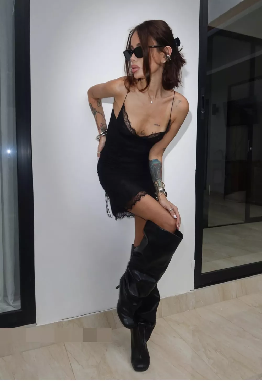 Айза о 10 операциях по коррекции груди: "Сейчас у меня первый размер и шрамы" Айза о 10 операциях по коррекции груди: "Сейчас у меня первый размер и шрамы"