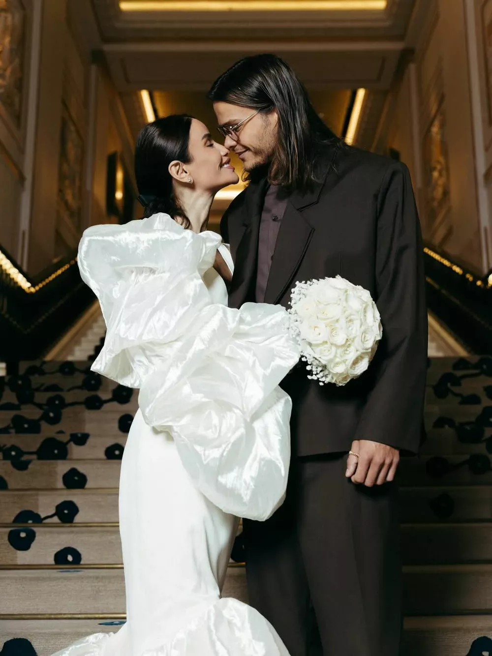 Айза-Лилуна Ай показала первые кадры со свадьбы в Джакарте Айза-Лилуна Ай показала первые кадры со свадьбы в Джакарте