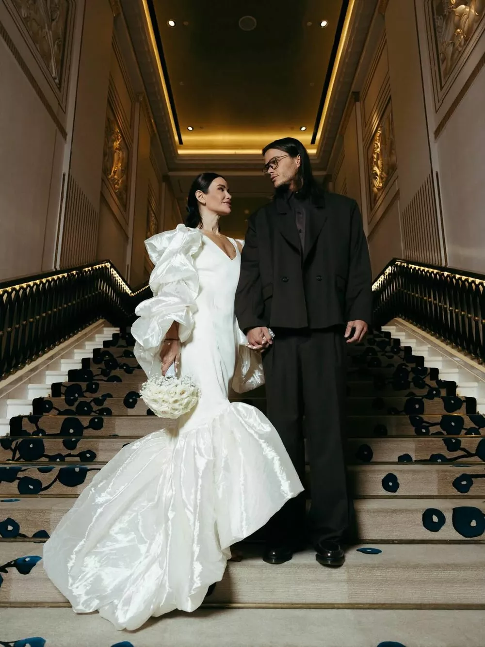 Айза-Лилуна Ай показала первые кадры со свадьбы в Джакарте Айза-Лилуна Ай показала первые кадры со свадьбы в Джакарте