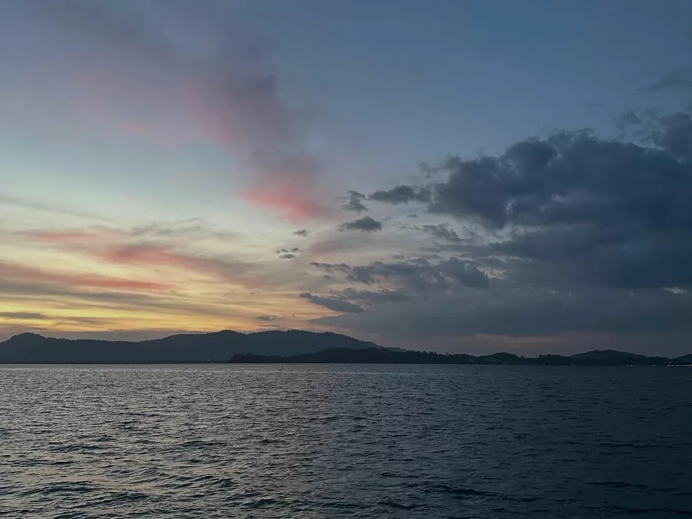 Александр Петров отдыхает на яхте с женой и маленьким сыном Александр Петров отдыхает на яхте с женой и маленьким сыном