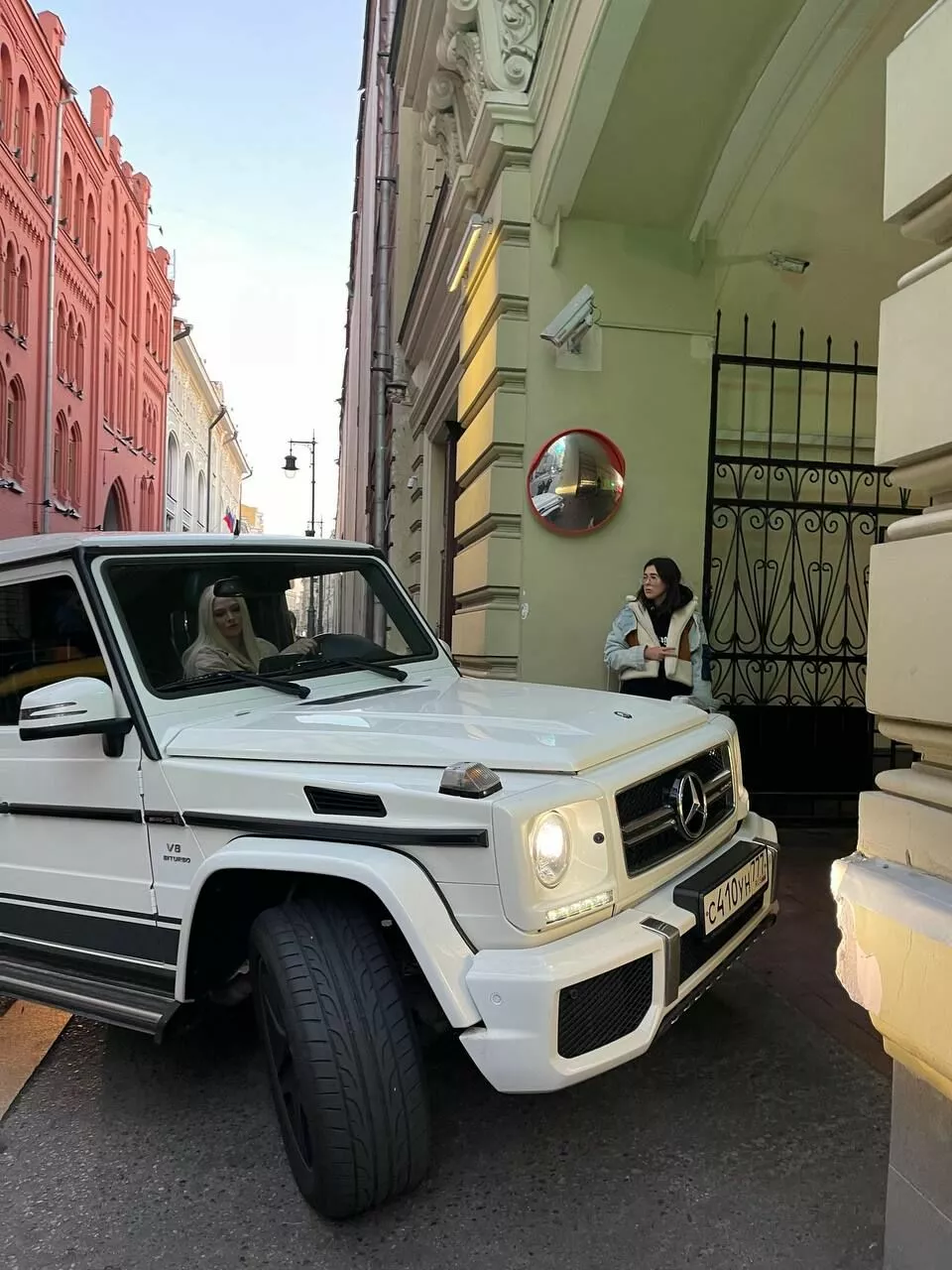 Алена Шишкова продала дорогой подарок Тимати Алена Шишкова продала дорогой подарок Тимати