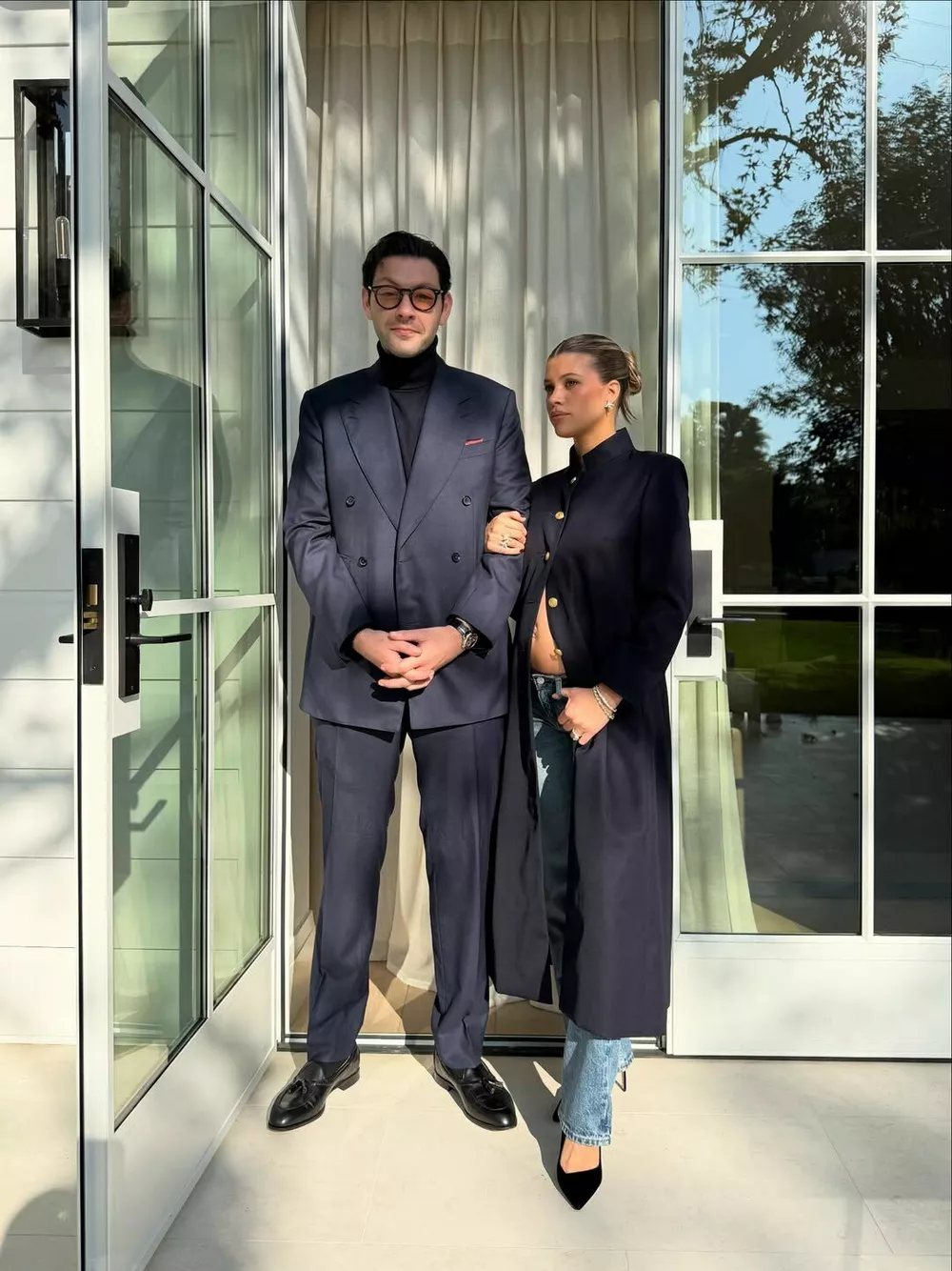 Без пяти минут мама: глубоко беременная София Ричи демонстрирует подросший живот