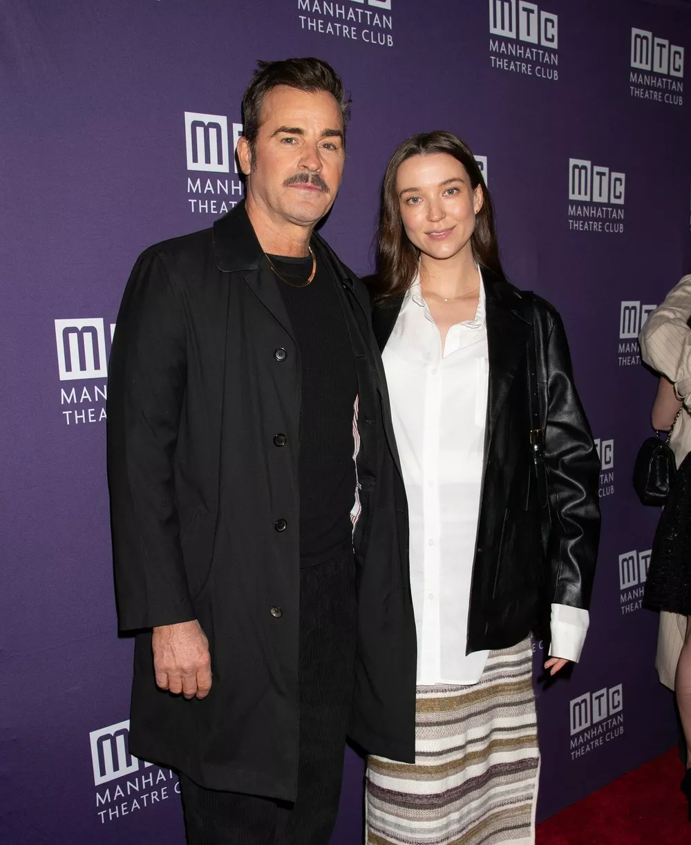 Джастин Теру с беременной женой веселятся на улицах ночного Нью-Йорка