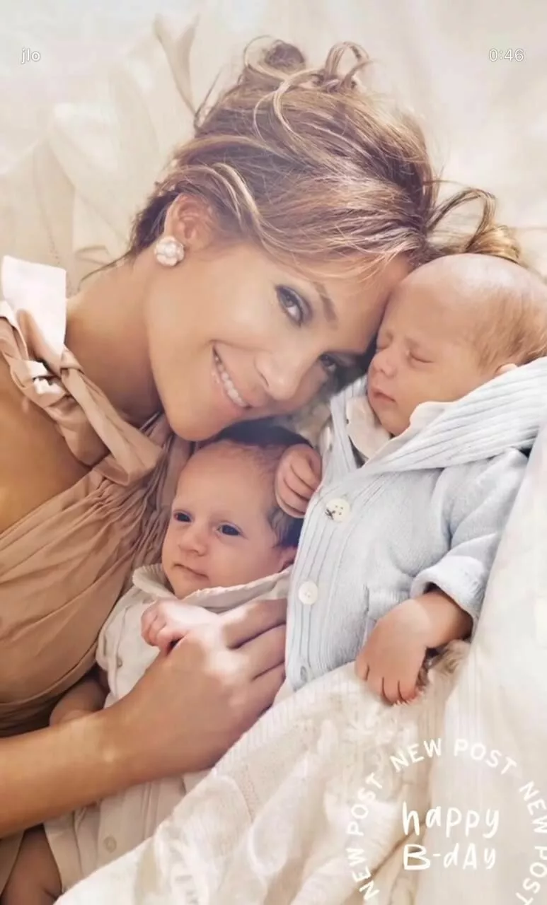 Дженнифер Лопес трогательно отметила 18-летие своих близнецов