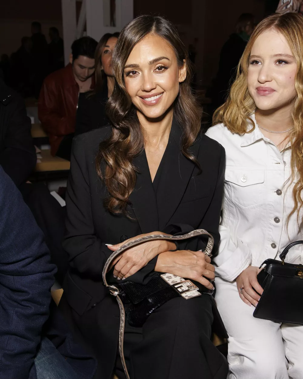 Джессика Альба посетила Неделю моды в Милане с подросшей дочерью