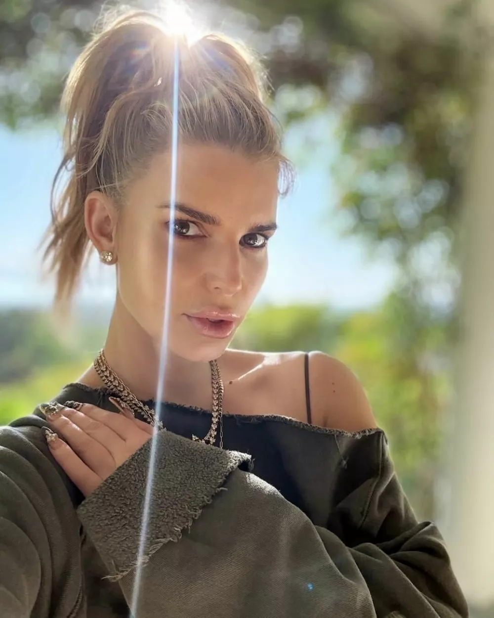 Джессика Симпсон показала 12-летнего сына, который на голову выше нее