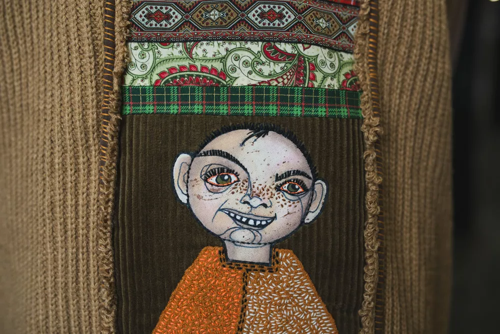 Редкий фарфор, венцы с ручной вышивкой и цветочные зеркала: гид по фестивалю ARTFLECTION