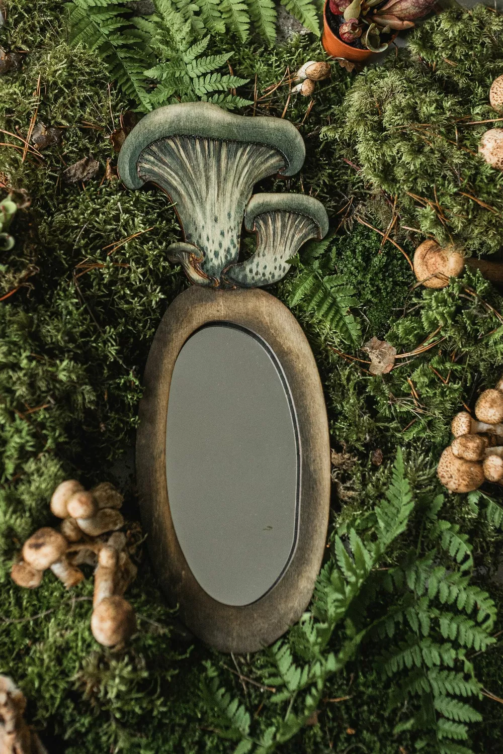 Редкий фарфор, венцы с ручной вышивкой и цветочные зеркала: гид по фестивалю ARTFLECTION