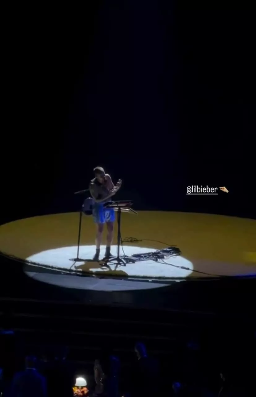 Хейли Бибер расплакалась на выступлении мужа