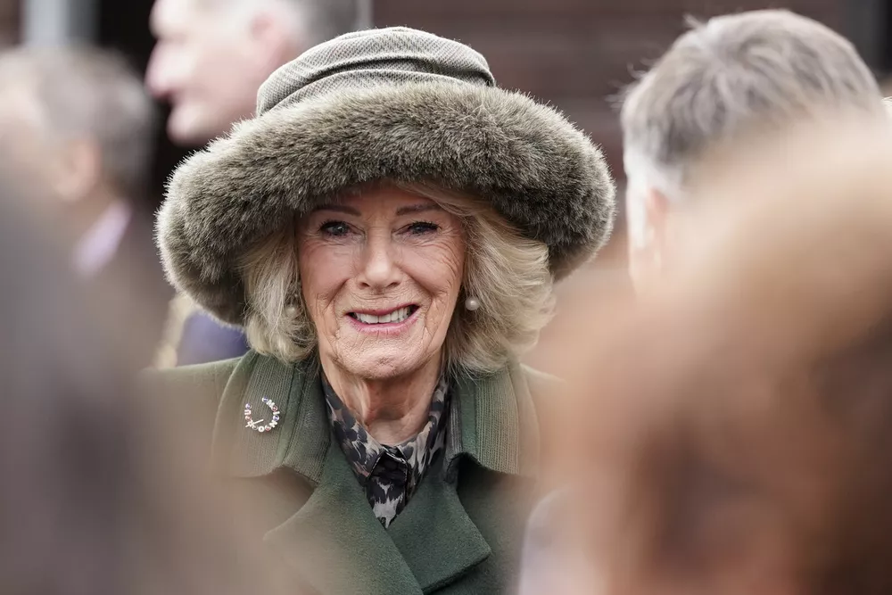 Камилла посетила скачки на фоне ареста бывшего принца Эндрю